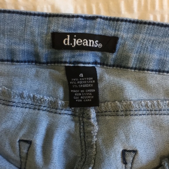 Jeans with embroidered flowers - Picture 3 of 5